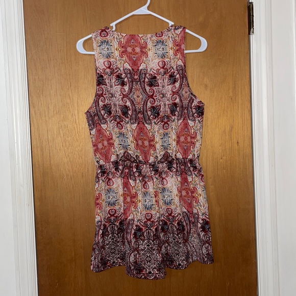 •CHELSEA & VOLIET•DEEP V MULTICOLORED PAISLEY TRIBAL ROMPER SIZE MEDIUM - Picture 4 of 7